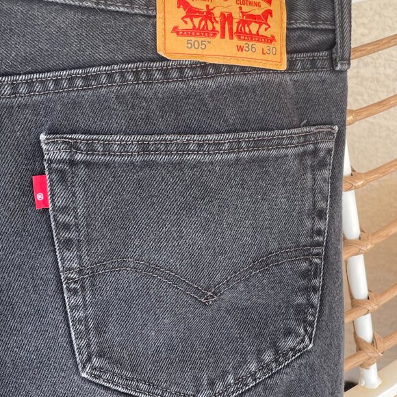 Levi's 505 Black Men's Jeans   button Fly Classic 36 x30 - Picture 5 of 13